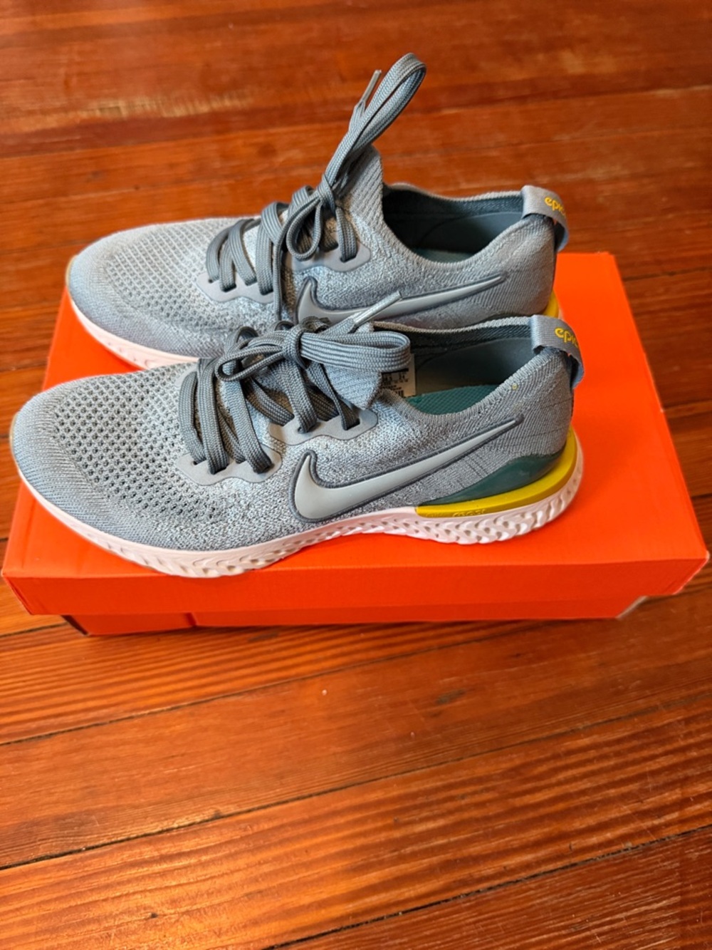 New in box Nike Epic React Flyknit 2 GS Aviator Grey Sneakers 6Y size 38.5 Eu